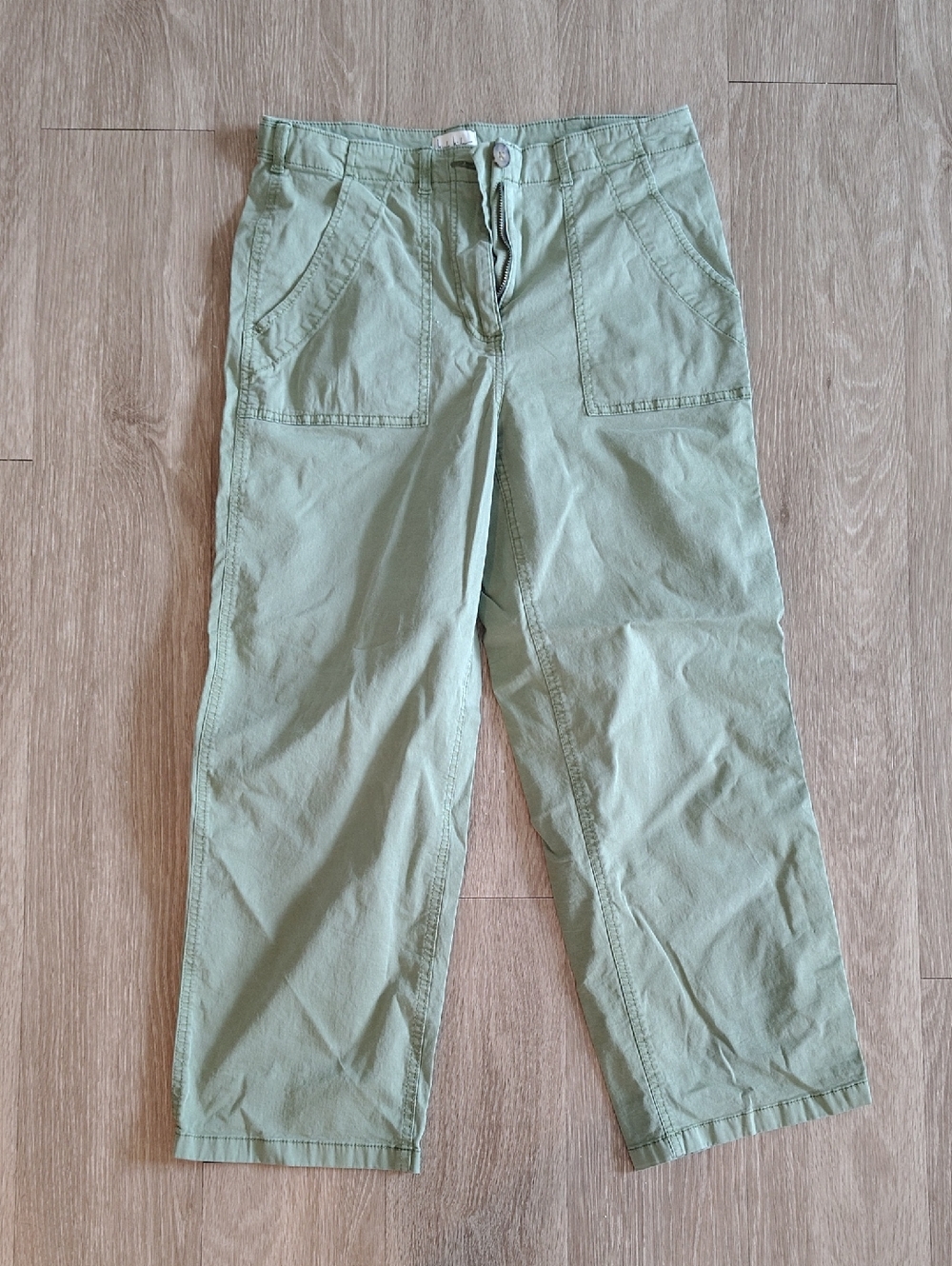 Straight-Leg Pants in Light Sage Green